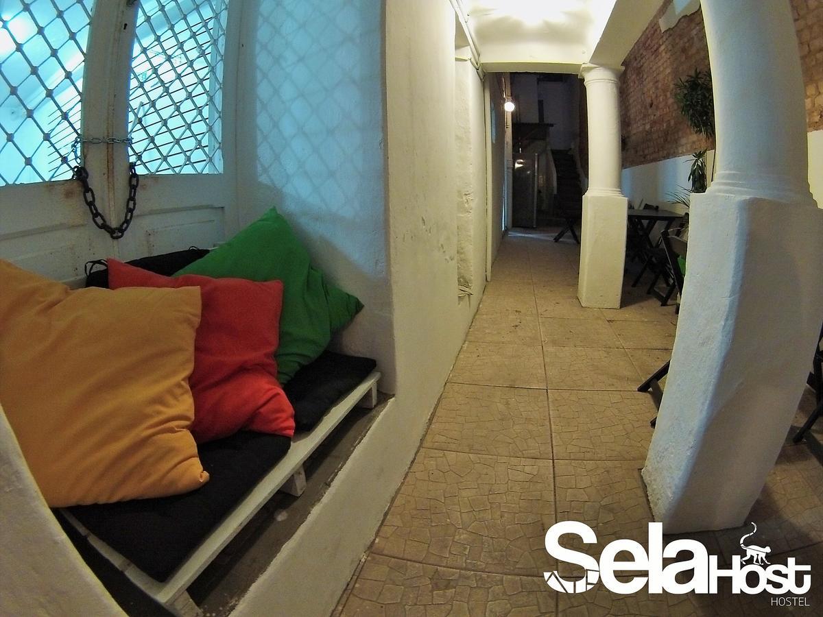 Selahost *